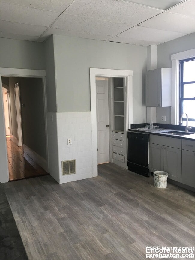 Photo - 12 Saunders St