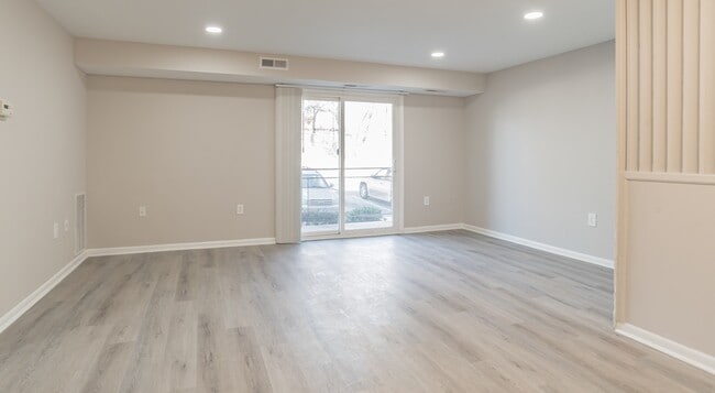 Raleigh Court Apartments