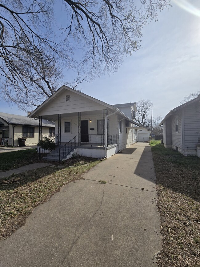 Photo - 526 Martinson N