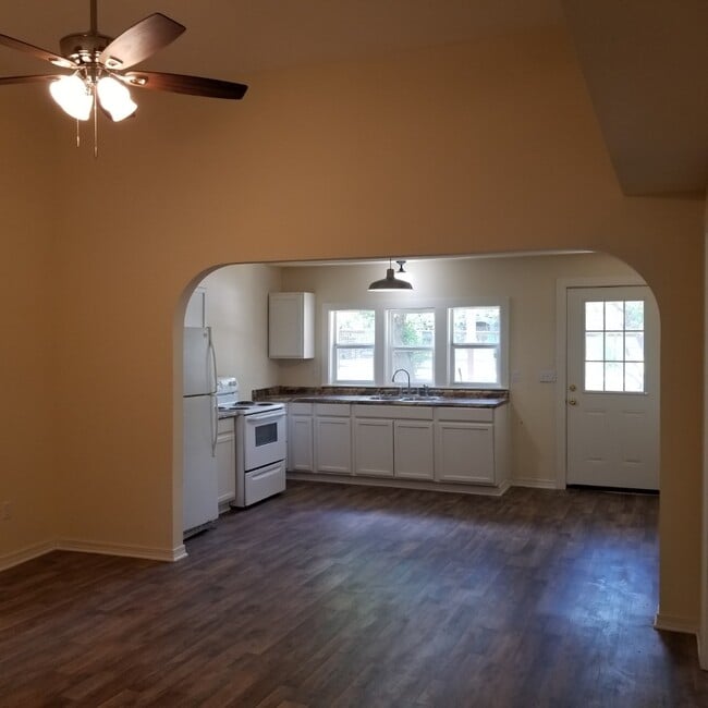 Building Photo - 519 Ferguson St Rental