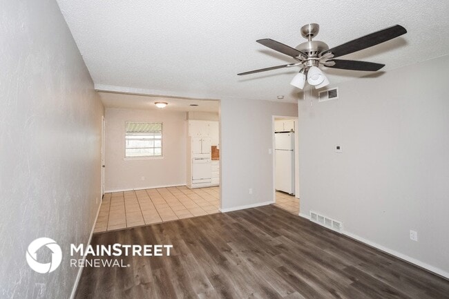 Photo - 808 Lotus Ave