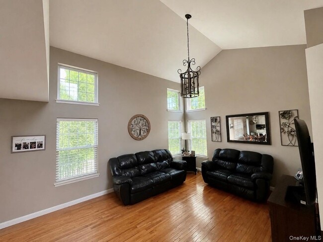 Photo - 24 Waterford Cir