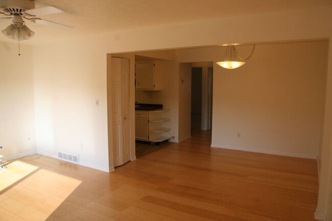 Dining Room - 11015 Lake Ave Unit 8