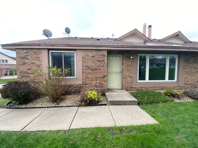 Photo - New Renovated 2br/1ba Townhome in Apple Valley - Ask about our deposit-free move in's with Obligo!