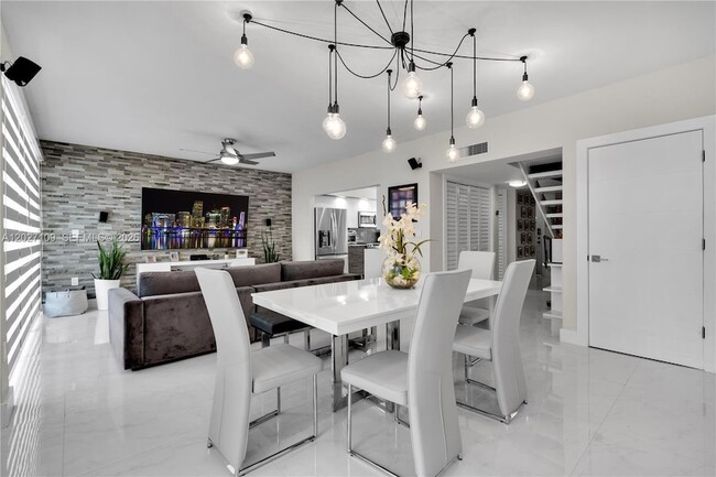 Building Photo - 9179 Fontainebleau Blvd Unit 9