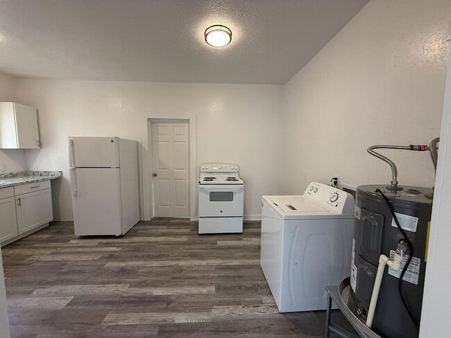 Photo - 2565 Rusk St