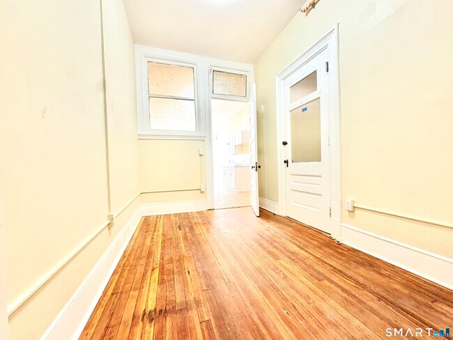 Photo - 105 Bank St Unit 3A