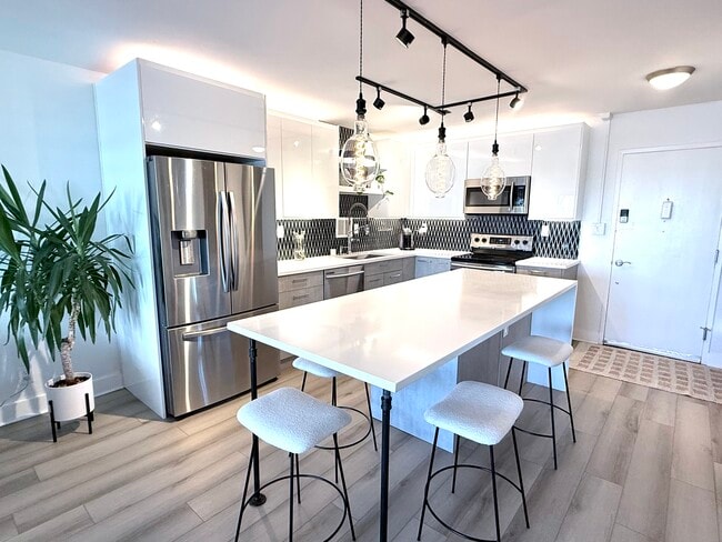 Photo - 1121 Albion St Unidad 810