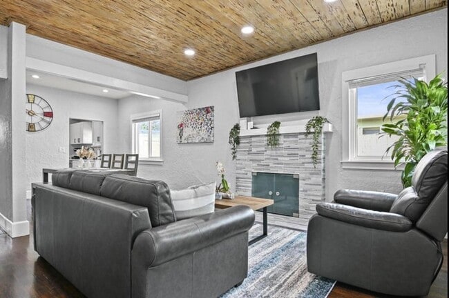 Photo - 424 Malverne Rd