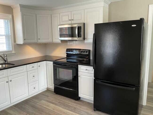 Building Photo - 61 S Main St Unit 2nd Floor