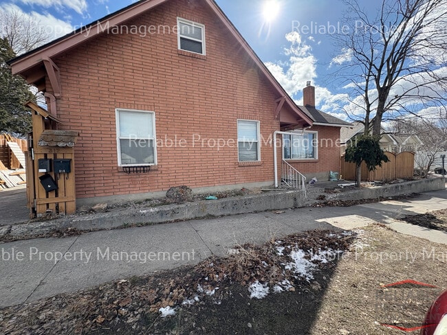 Photo - 312 Gladstone St