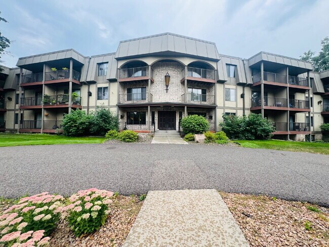 Building Photo - Furnished Chic & Spacious 2BR/2BA Condo Oasis in St. Louis Park – 1,160 Sq Ft of Modern Living! Unit 310