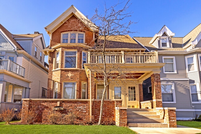 Building Photo - 2837 N Downer Ave Unit 2839
