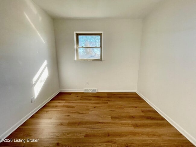 Photo - 631 Parkwood Dr