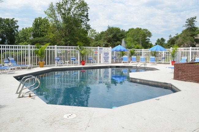 Photo - Peppertree Apartments Merriam