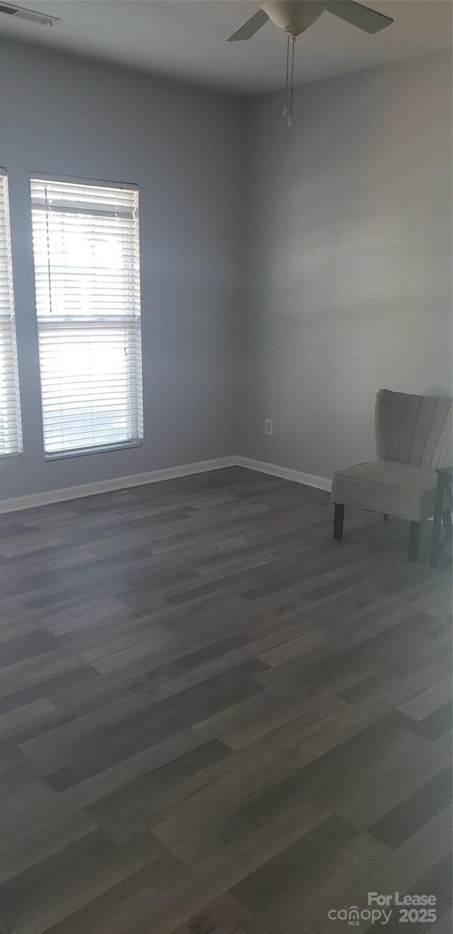 Photo - 1011 Laparc Ln