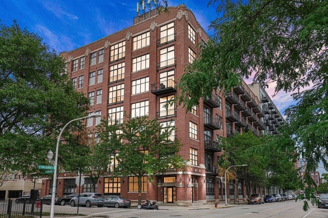 Building Photo - 1250 W Van Buren St Unit 515 Rental