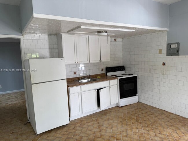 Photo - 437 NE 30th St Unit 4