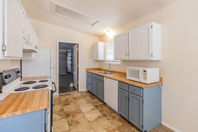 Photo - Conveniently located 3 Bedroom, 2 bath near HAFB