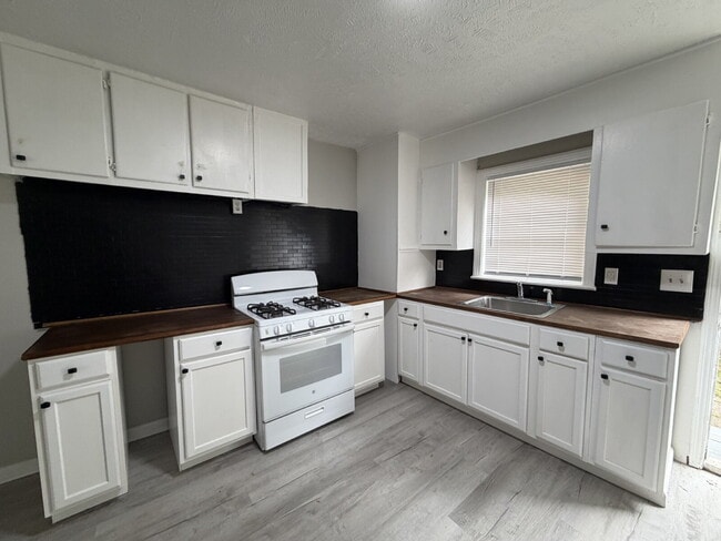 Photo - 2/1 in Pearl for $1200! Unit N