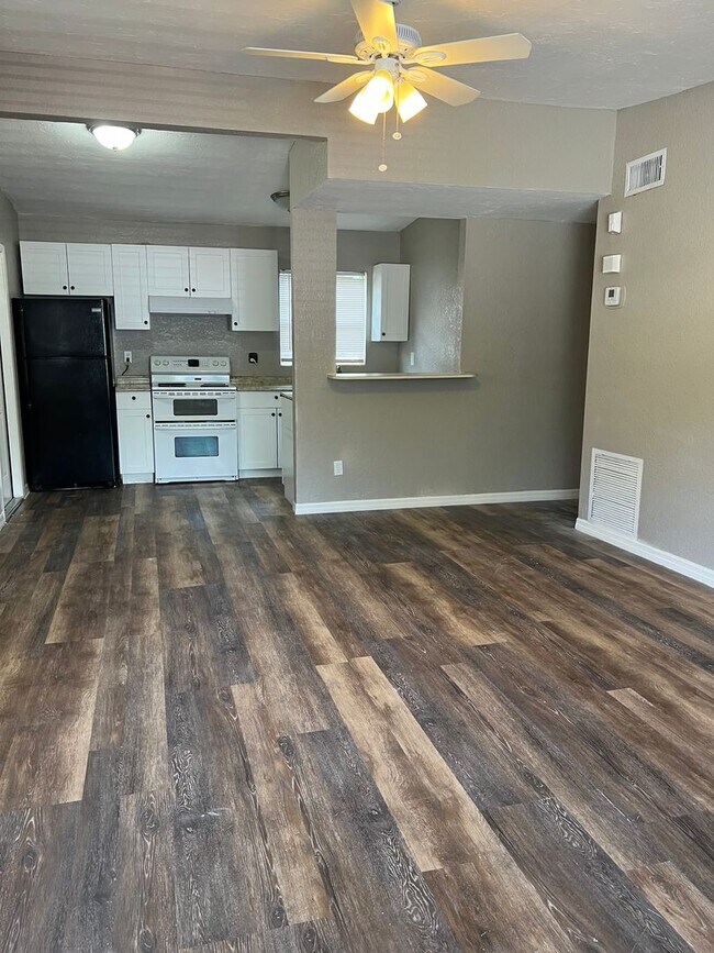 Photo - 3/1 House & attached Efficiency with kitch... Unidad A