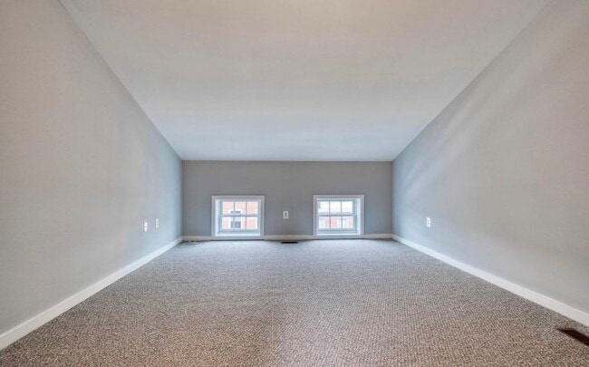 Building Photo - 214 S Regester St Unit Room 4