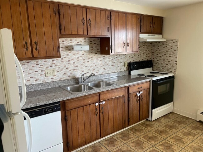 Photo - Lancer Court Apartments