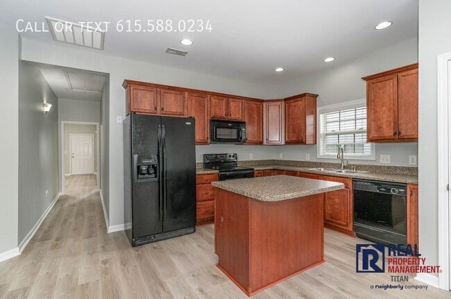 Photo - 1004 Briggs Ln