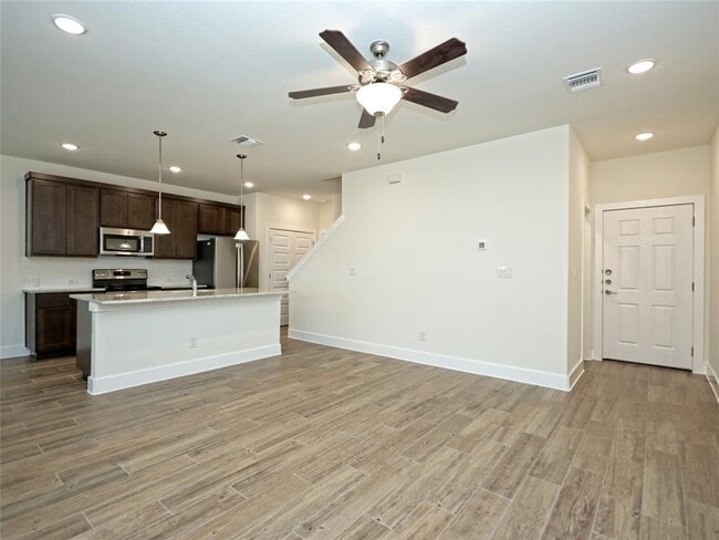 Photo - 415 Parkline Dr