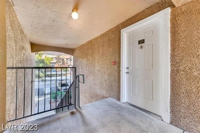 Building Photo - 231 W Horizon Ridge Pkwy Unit 325 Rental