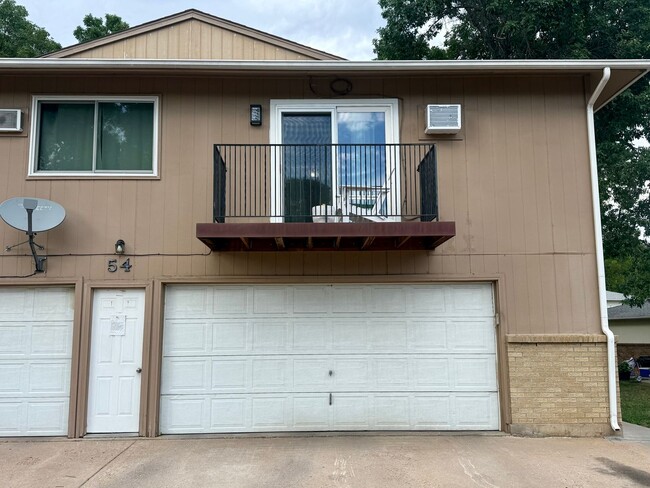 Building Photo - Charming 2BR Townhome w/ Attached Garage in Prime Lakewood Location!