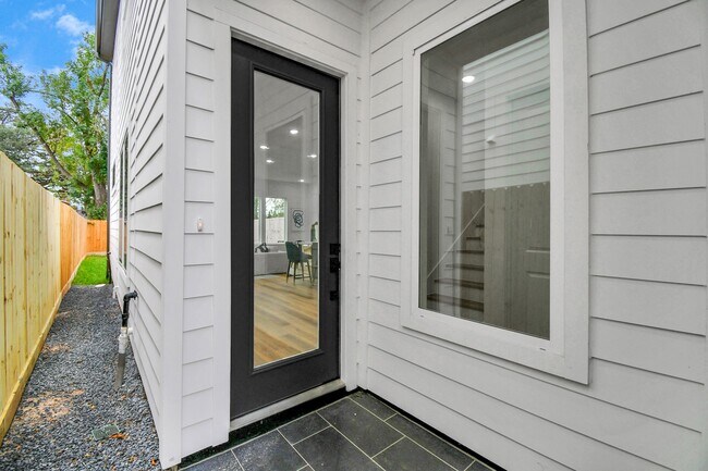 Photo - 2610 Vance St