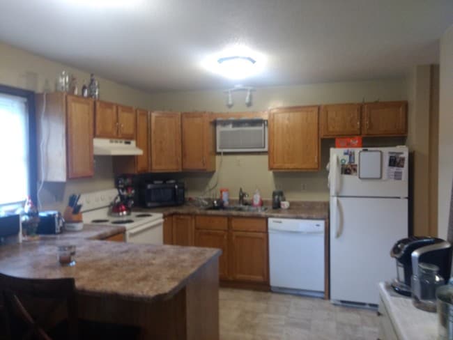 Building Photo - 1003 Emerald Ct Unit 3