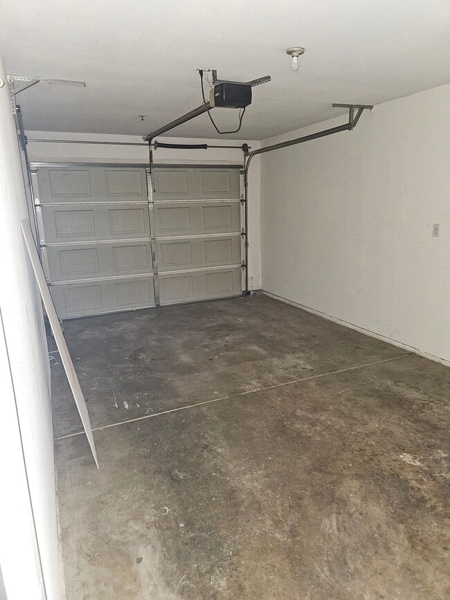 Photo - 744 S Roche St