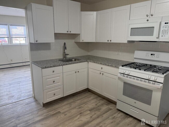 Photo - 729 Bordentown Ave Unidad a