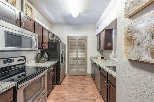 Photo - 5800 Woodway Dr Apartment Unit 0139