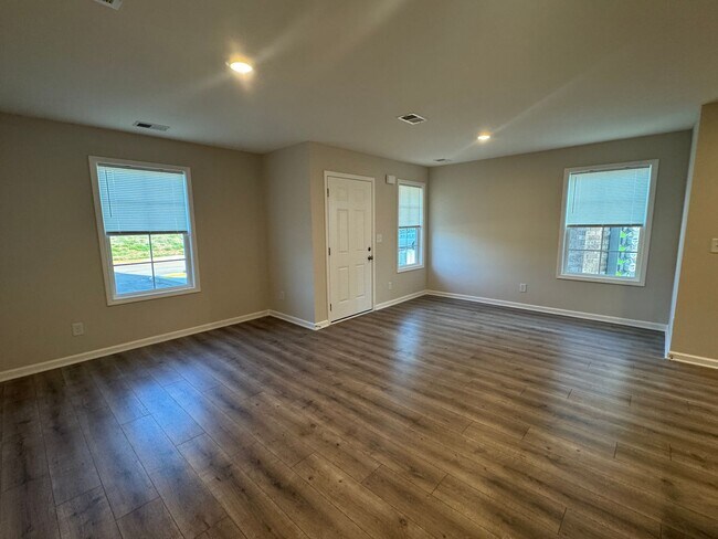 Photo - 201 Mountaindale Dr