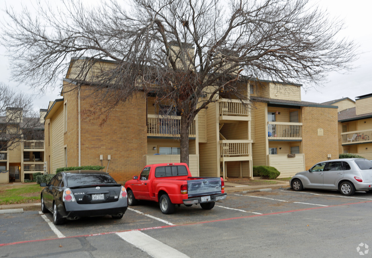 Carriage Park - Carriage Park Apartments