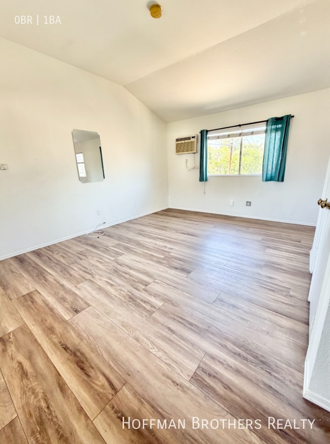 5723 Willowcrest Ave Unidad 4