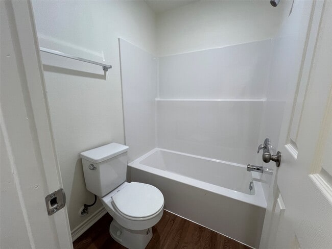 Photo - 1231 Sycamore Ave Unit B