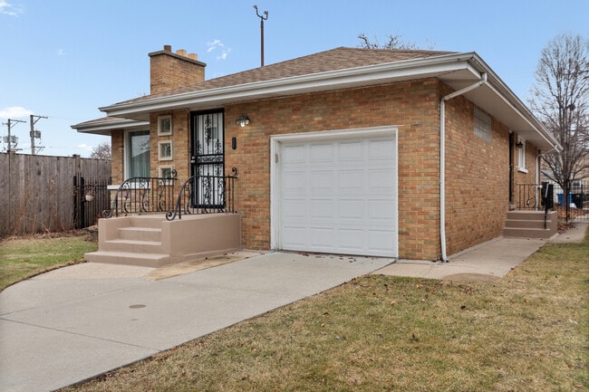 Building Photo - 5840 N Kimball Ave