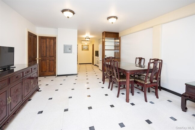 Building Photo - 21-63-63 23rd St Unit 2 Rental
