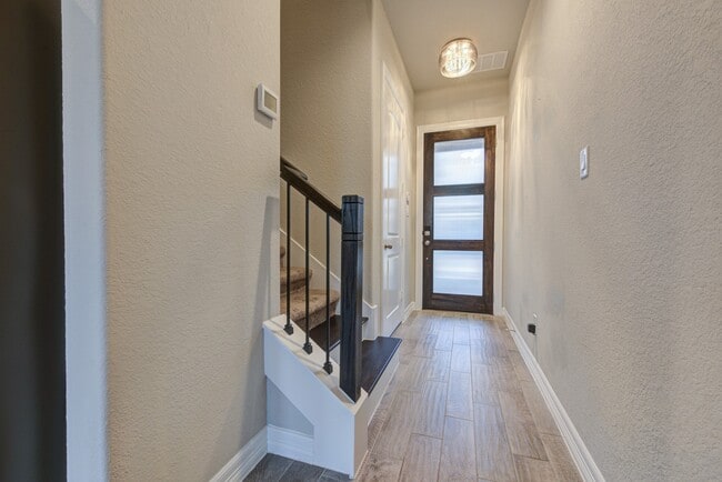 Photo - 11010 Cres Light Way