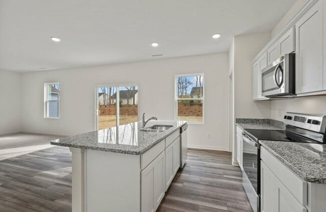 Photo - 220 Bowen Way
