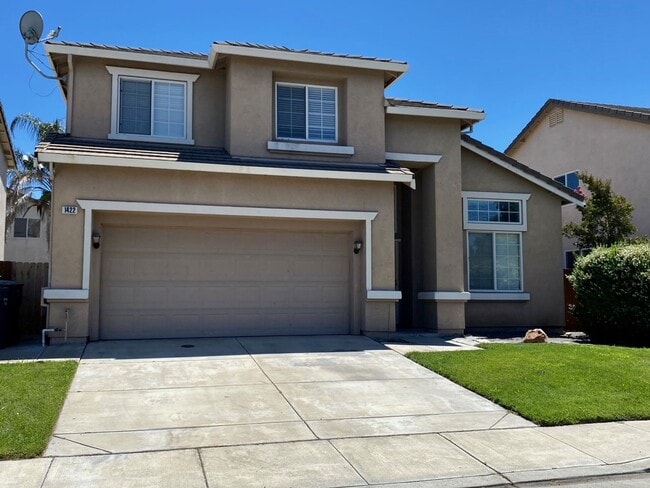 Building Photo - 4 bedroom close to freeway, parks and shopping