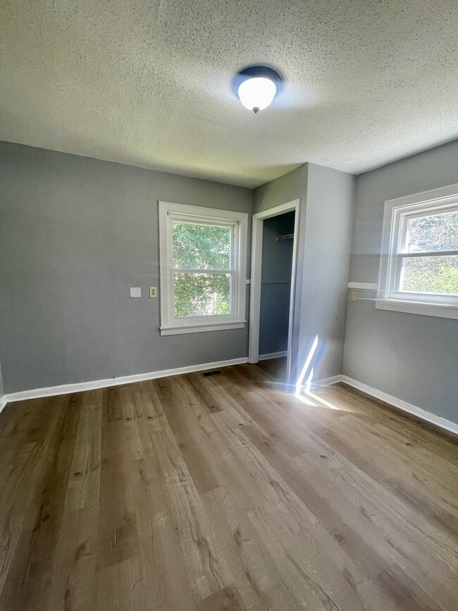 Photo - 708 W Henderson Dr