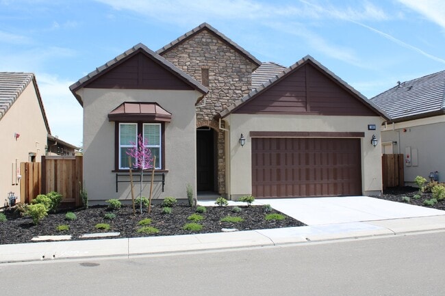 Building Photo - Newer 2 Bed/2 Bath with Office in 55+ Gate... Rental