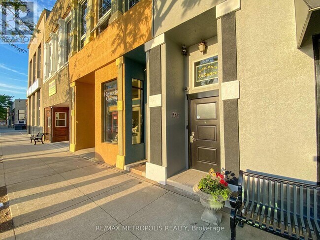 Photo - 182 Front St N
