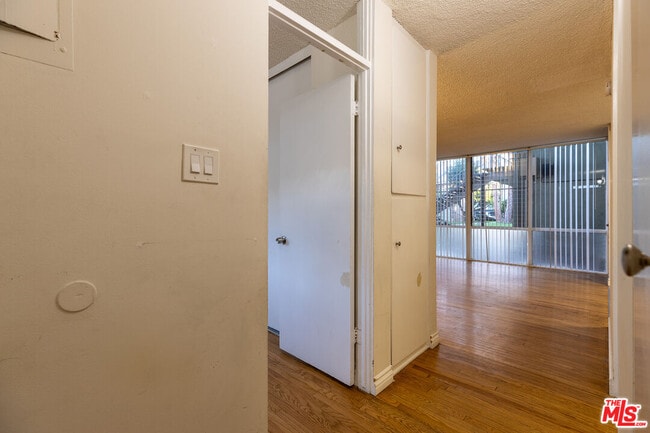 Photo - 11133 Rose Ave