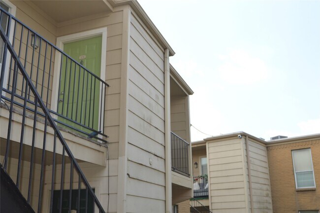 Photo - 8100 Creekbend Dr Unit 174